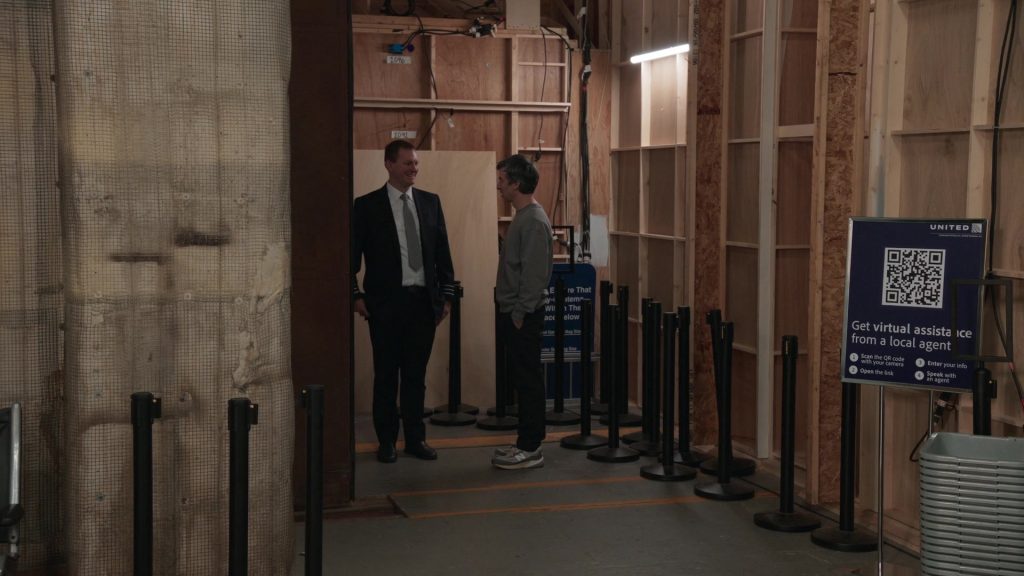 United Airlines, New Balance Sneakers in The Rehearsal S02E04 “Kissme” (2025) (Image 3)