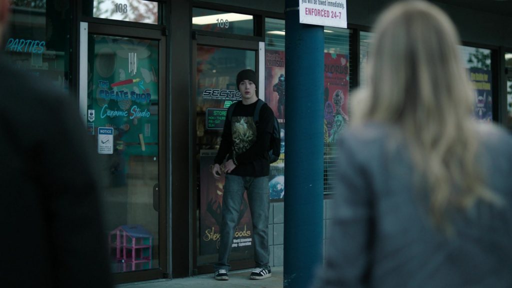 VISA, Mastercard, Adidas Shoes in The Hunting Party S01E07 “Mark Marsden” (2025) (Image 3)