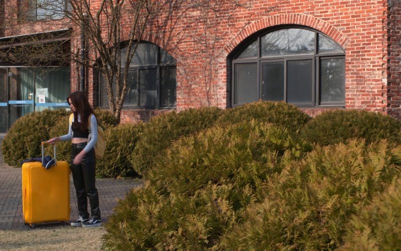 Vans Black Shoes of Anna Cathcart in XO, Kitty S01E02 “WTF” (2023) (Image 1)