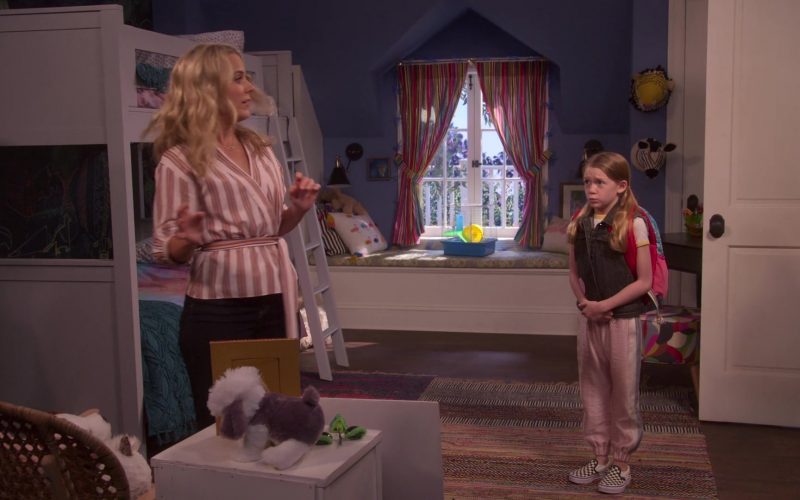 Vans Classic Black & White Slip-On Shoes Worn by Juliet Donenfeld as J.J. in The Big Show Show S01E05 “The Big Process” (2020) (Image 1)