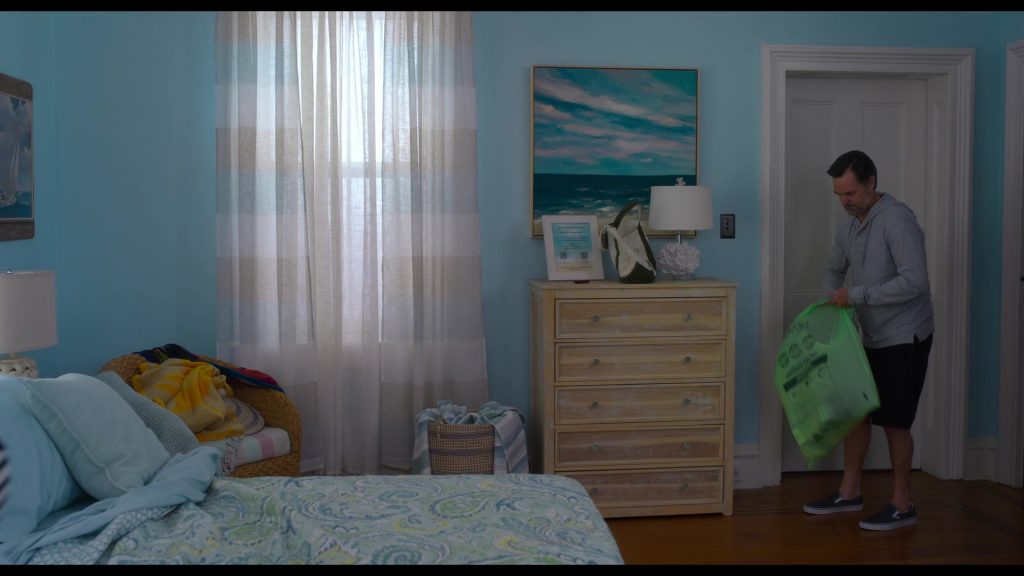 Vans Classic Slip-On sneakers in The Four Seasons S02E04 “On the Boardwalk” (2026) (Image 1)