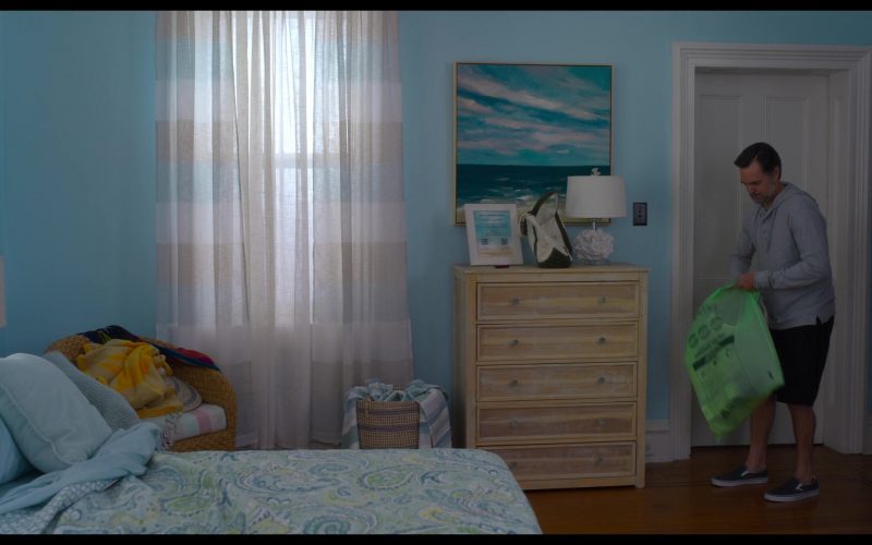 Vans Classic Slip-On sneakers in The Four Seasons S02E04 “On the Boardwalk” (2026) (Image 1)