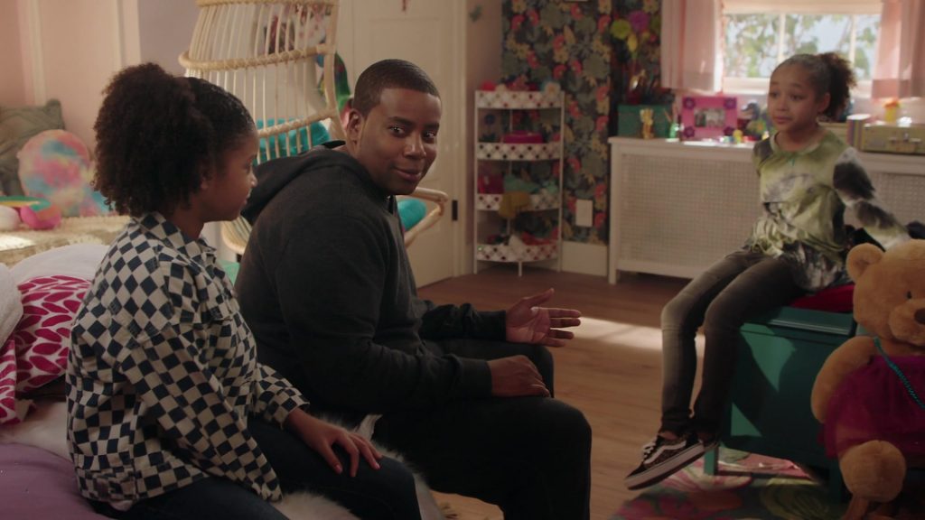 Vans Girls Shoes in Kenan S01E06 “You Go, Squirrel!” (2021) (Image 1)