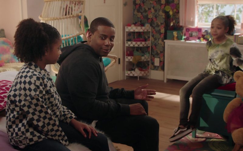 Vans Girls Shoes in Kenan S01E06 “You Go, Squirrel!” (2021) (Image 1)