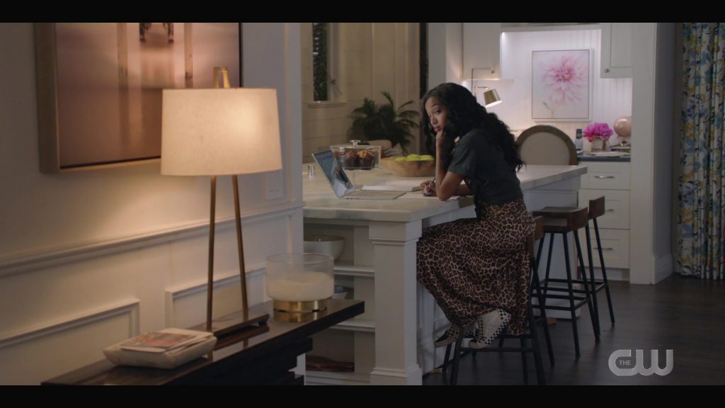 Vans High Top Shoes Worn by Samantha Logan as Olivia Baker in All American Season 2 Episode 1 (2019) (Image 3)
