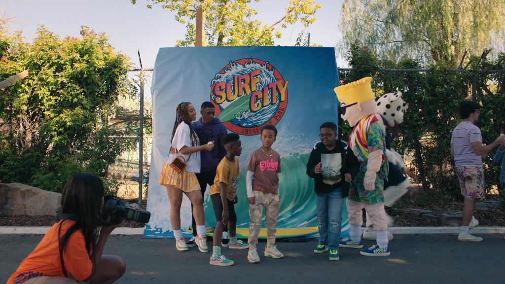 Vans, Nike and Converse Shoes in The Vince Staples Show S01E04 “Red Door” (2024) (Image 2)