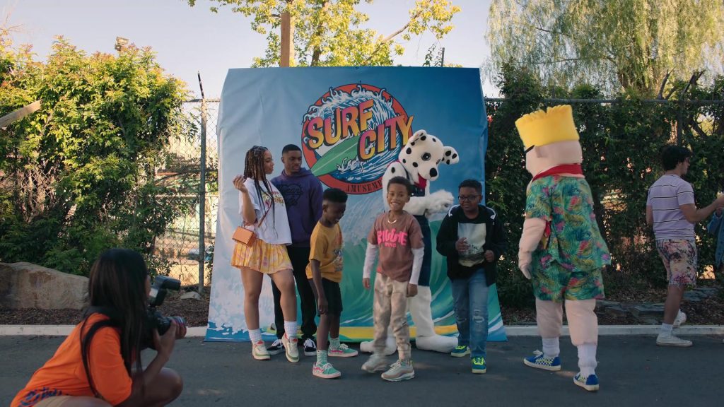 Vans, Nike and Converse Shoes in The Vince Staples Show S01E04 “Red Door” (2024) (Image 4)