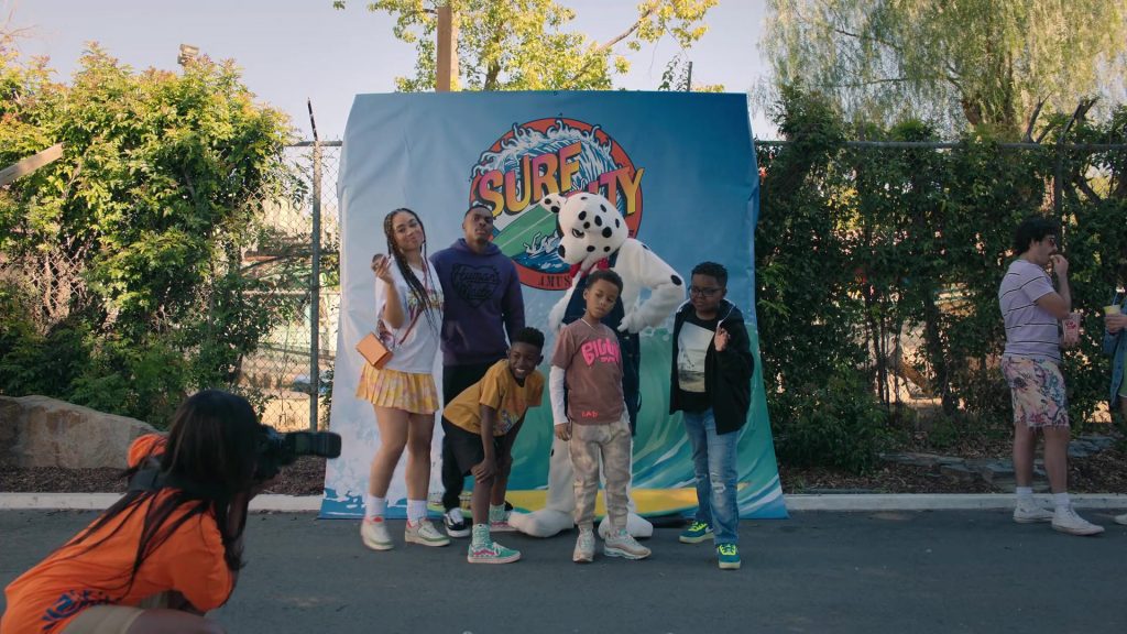 Vans, Nike and Converse Shoes in The Vince Staples Show S01E04 “Red Door” (2024) (Image 8)