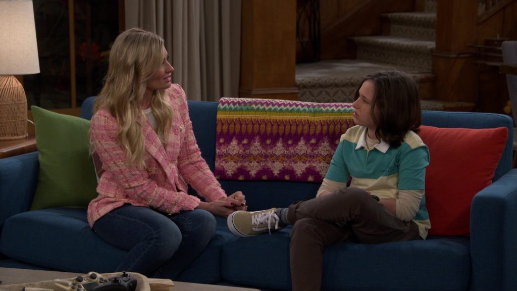 Vans Shoes Worn by Hank Greenspan in The Neighborhood S05E14 “Welcome to New Beginnings” (2023) (Image 1)