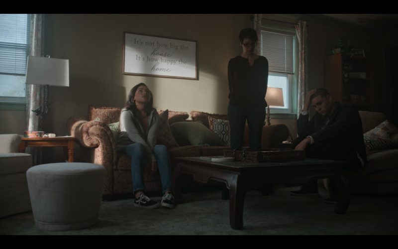Vans Shoes in American Sports Story S01E10 “Who Killed Aaron Hernandez” (2024) (Image 1)