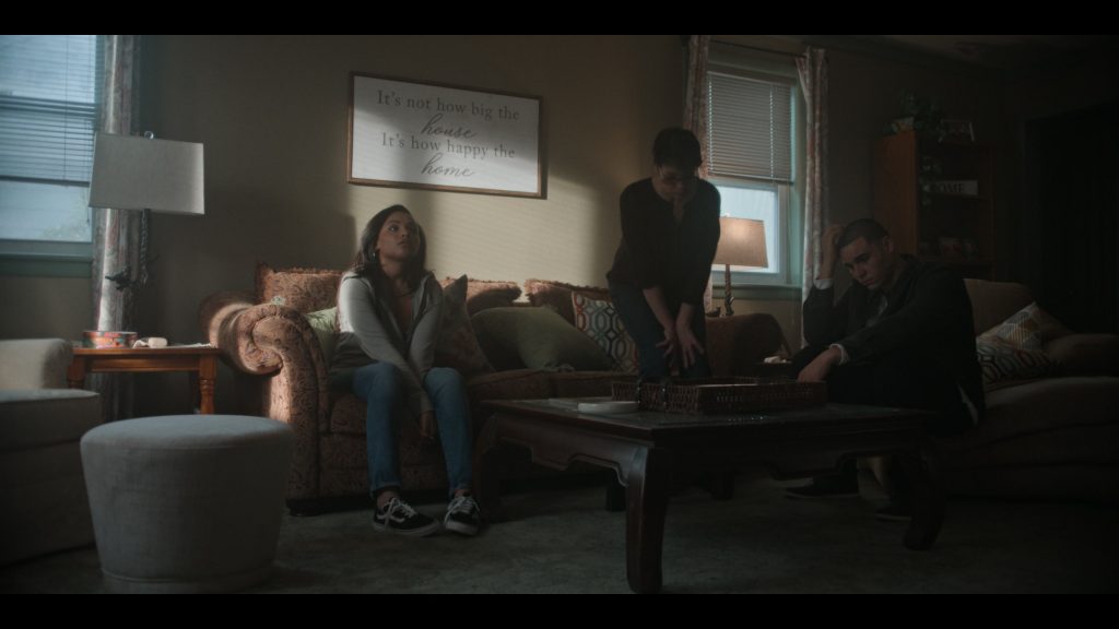 Vans Shoes in American Sports Story S01E10 “Who Killed Aaron Hernandez” (2024) (Image 3)