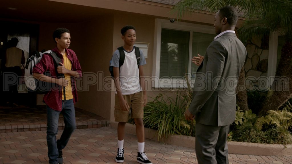 Vans Shoes in Bosch S06E10 “Some Measure of Justice” (2020) (Image 1)