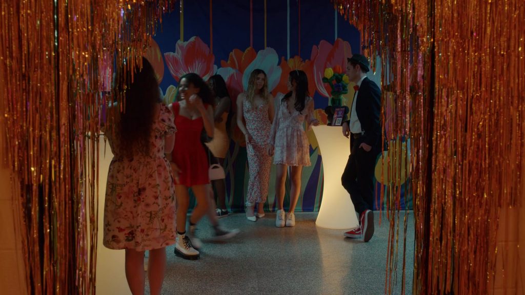 Vans Shoes in Ginny and Georgia S03E03 “Friends Can Dance” (2025) (Image 1)