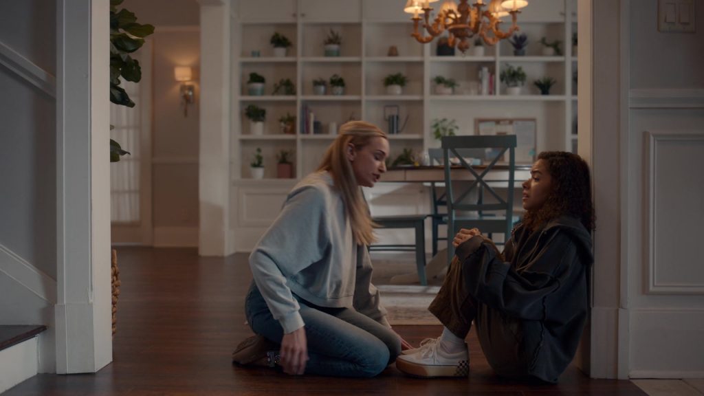 Vans Shoes in Ginny and Georgia S03E07 “That's Wild” (2025) (Image 1)
