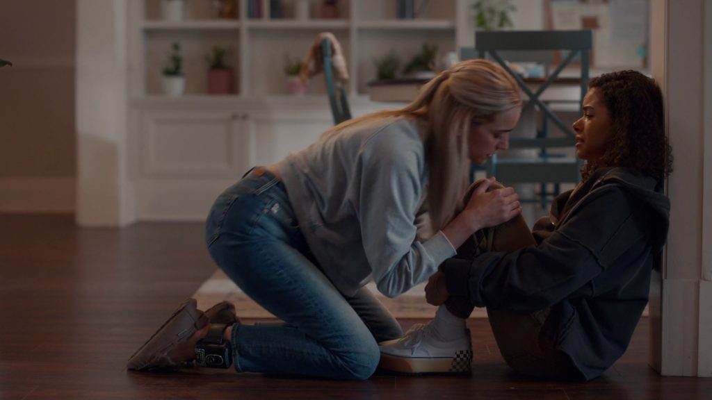 Vans Shoes in Ginny and Georgia S03E07 “That's Wild” (2025) (Image 10)