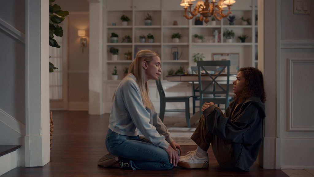 Vans Shoes in Ginny and Georgia S03E07 “That's Wild” (2025) (Image 12)