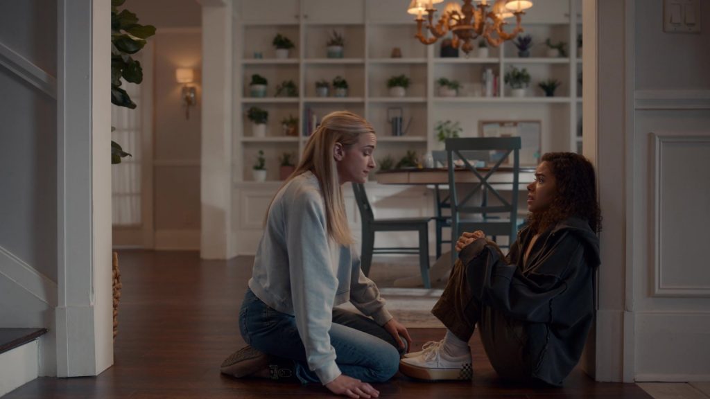 Vans Shoes in Ginny and Georgia S03E07 “That's Wild” (2025) (Image 13)