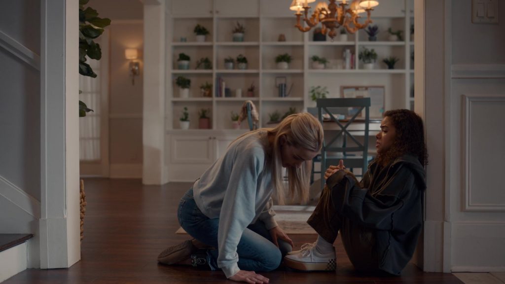 Vans Shoes in Ginny and Georgia S03E07 “That's Wild” (2025) (Image 14)