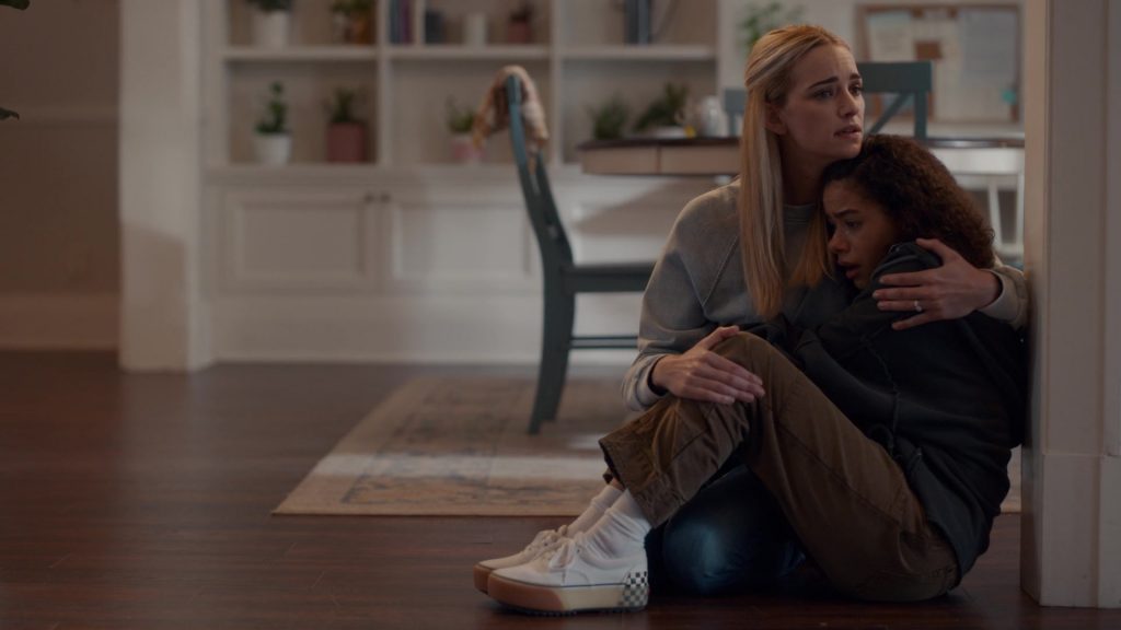 Vans Shoes in Ginny and Georgia S03E07 “That's Wild” (2025) (Image 16)