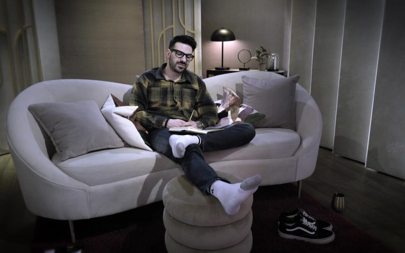 Vans Shoes in Love Is Blind S09E01 A Love that Sparkles (2025) (Image 1)