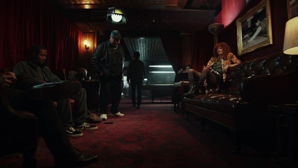 Vans Shoes in Poker Face S02E08 “The Sleazy Georgian” (2025) (Image 2)