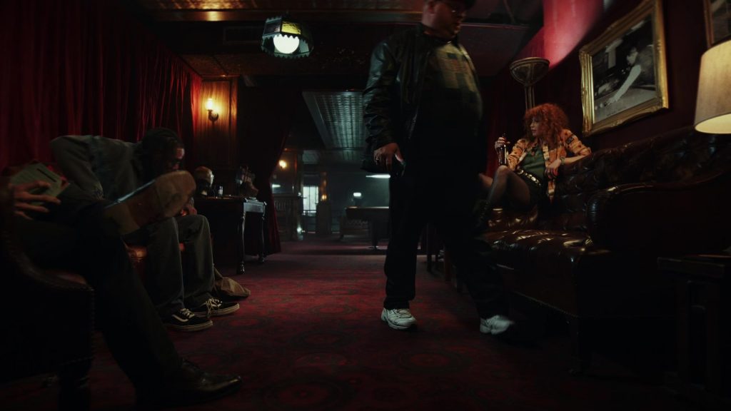 Vans Shoes in Poker Face S02E08 “The Sleazy Georgian” (2025) (Image 4)