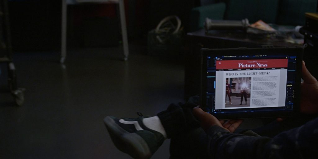 Vans Shoes in The Flash S09E10 “A New World, Part One” (2023) (Image 1)