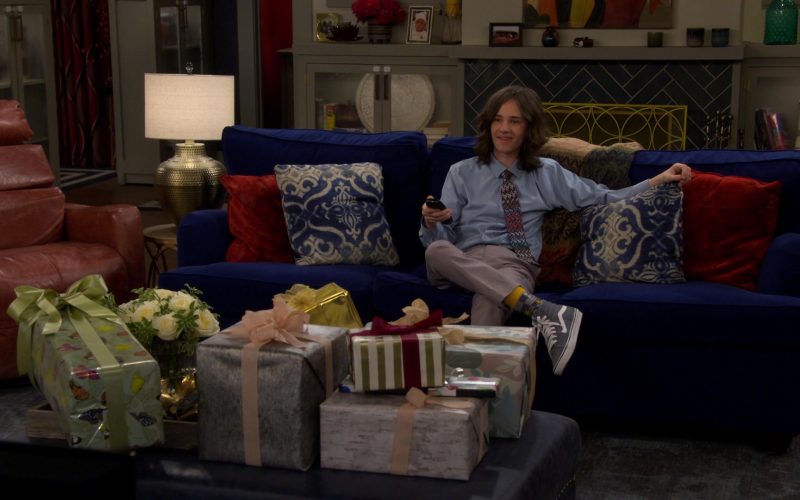 Vans Shoes in The Neighborhood S08E20 “Welcome to Goodbye” (2026) (Image 1)