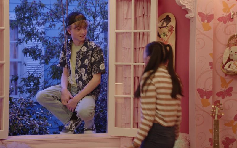 Vans Shoes in This Fool S02E09 “Y Tu Depression Tambien” (2023) (Image 1)