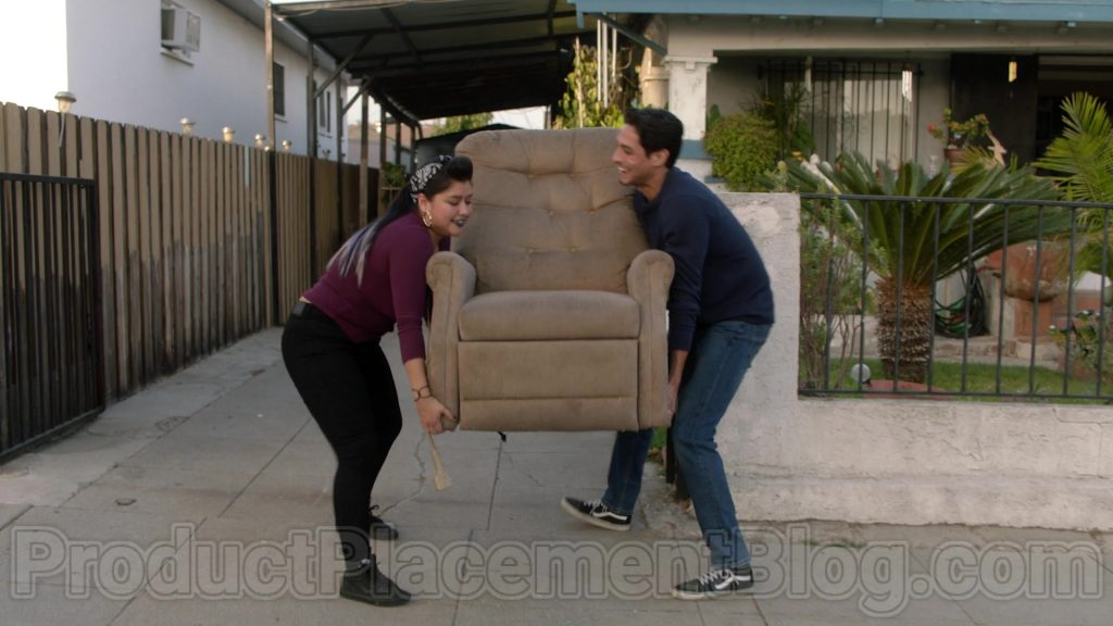 Vans Shoes in Vida S03E06 “Episode 22” (2020) (Image 2)