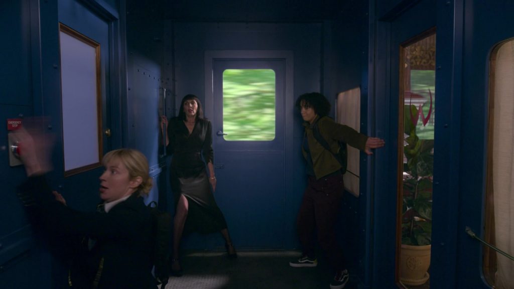 Vans Shoes of Aleyse Shannon as Breanna Casey in Leverage - Redemption S01E14 “The Great Train Job” (2021) (Image 1)