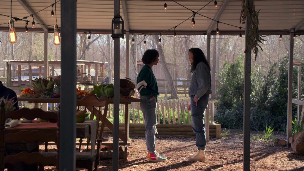 Vans Shoes of Aleyse Shannon as Breanna Casey in Leverage - Redemption S01E14 “The Great Train Job” (2021) (Image 2)