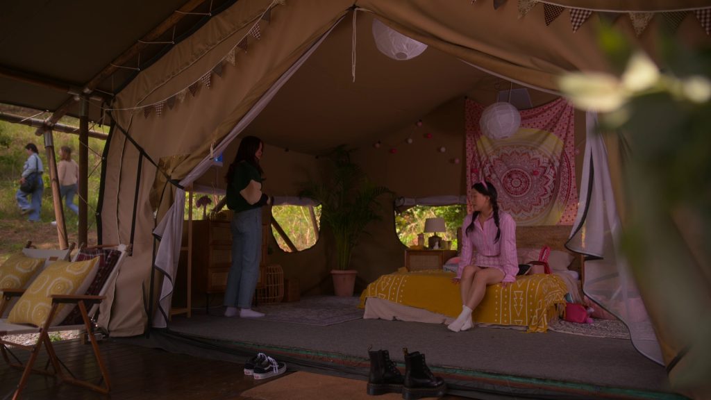 Vans Shoes of Anna Cathcart in XO, Kitty S01E08 “LFG” (2023) (Image 1)