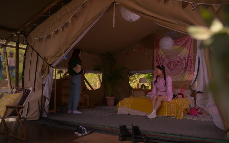 Vans Shoes of Anna Cathcart in XO, Kitty S01E08 “LFG” (2023) (Image 1)