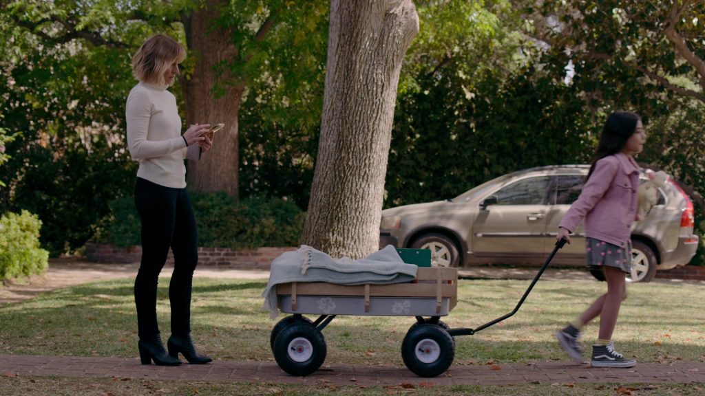 Vans Shoes of Appy Pratt as Elizabeth in The Woman in the House Across the Street from the Girl in the Window S01E03 (2022) (Image 1)