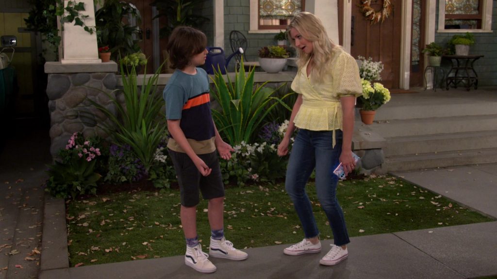 Vans Shoes of Hank Greenspan as Grover Johnson in The Neighborhood S05E01 “Welcome Back to the Neighborhood” (2022) (Image 1)