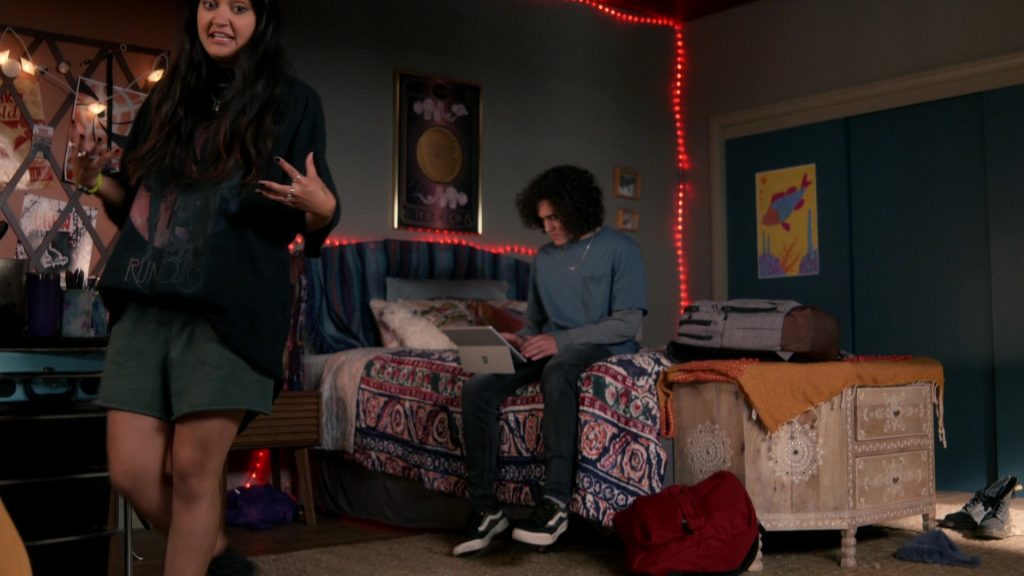 Vans Shoes of Jalen Thomas Brooks as Sean in Rebel S01E08 “It's All About the Chemistry” (2021) (Image 2)