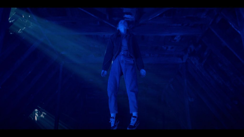Vans Shoes of Sadie Sink as Max Mayfield in Stranger Things S04E09 “Chapter Nine - The Piggyback” (2022) (Image 5)