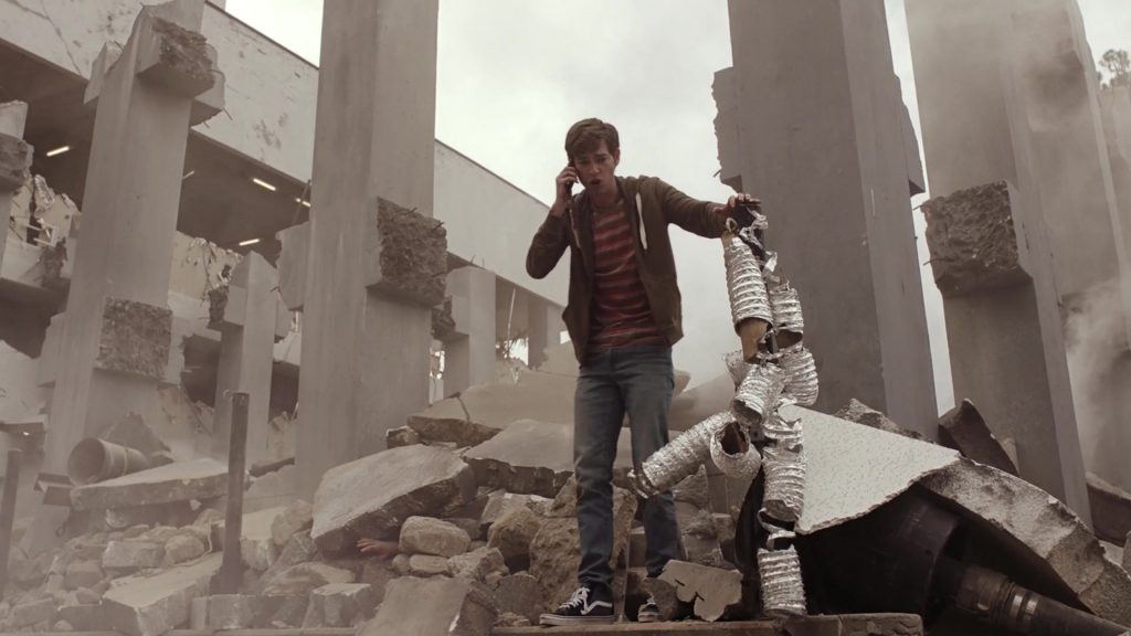 Vans Sneakers in 9-1-1 - Lone Star S03E18 “A Bright and Cloudless Morning” (2022) (Image 1)