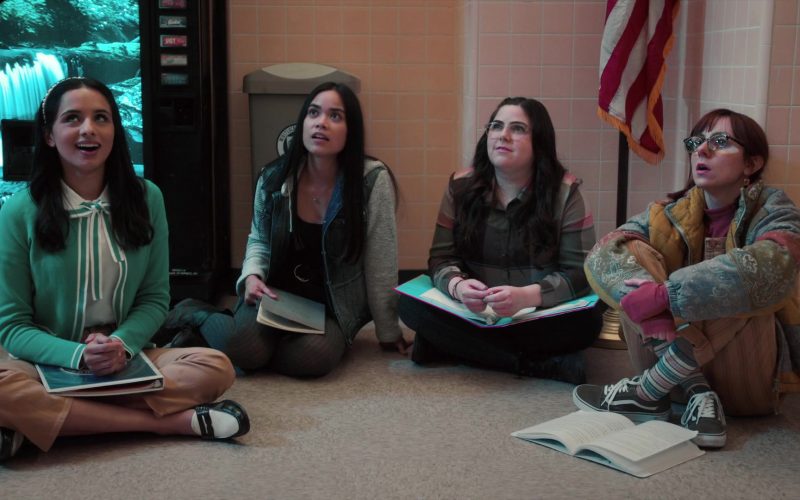 Vans Sneakers in A.P. Bio S04E01 “Tornado!” (2021) (Image 1)