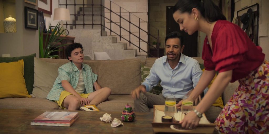 Vans Sneakers in Acapulco S03E01 “Just the Two of Us” (2024) (Image 12)
