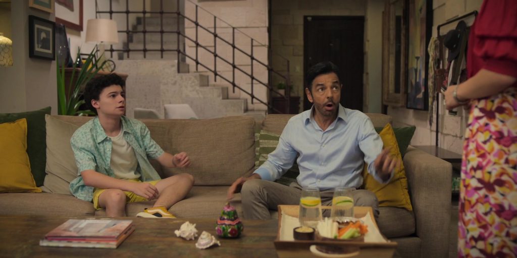 Vans Sneakers in Acapulco S03E01 “Just the Two of Us” (2024) (Image 14)