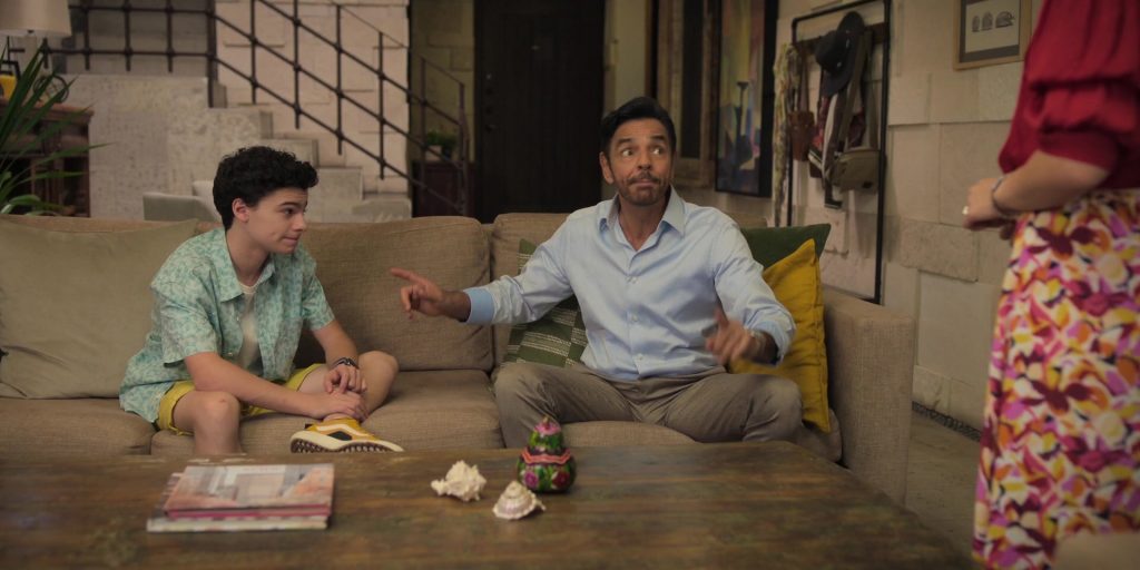 Vans Sneakers in Acapulco S03E01 “Just the Two of Us” (2024) (Image 15)