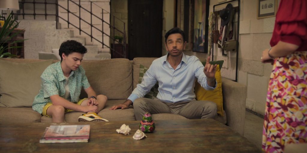 Vans Sneakers in Acapulco S03E01 “Just the Two of Us” (2024) (Image 16)