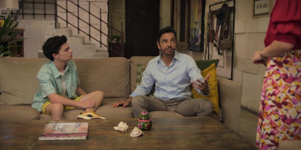 Vans Sneakers in Acapulco S03E01 “Just the Two of Us” (2024) (Image 28)