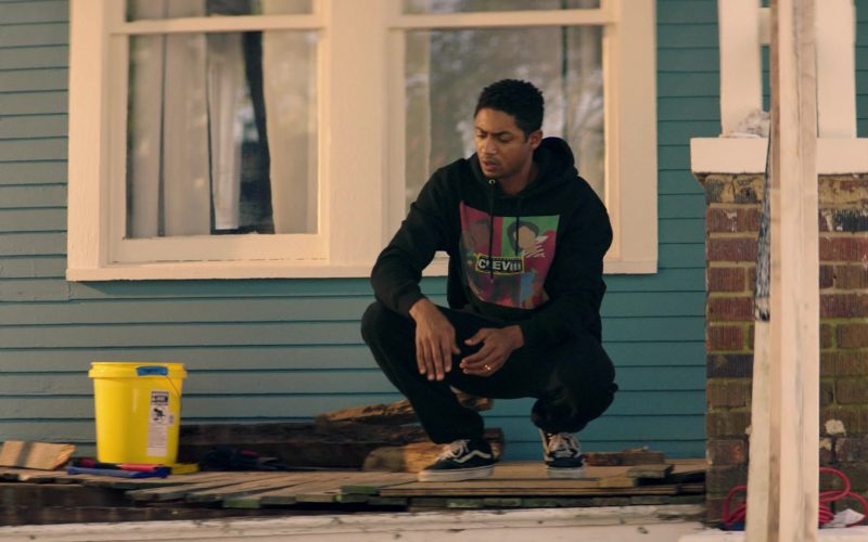 Vans Sneakers in Council of Dads S01E07 “The Best-Laid Plans” (2020) (Image 1)