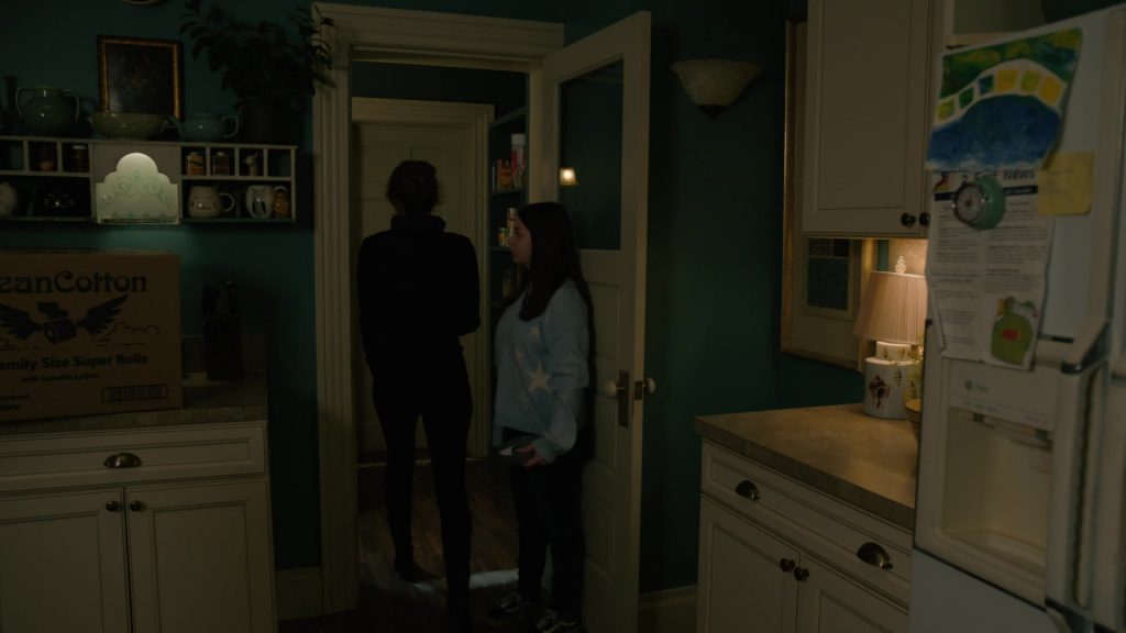 Vans Sneakers in Evil S04E10 “How to Survive a Storm” (2024) (Image 4)