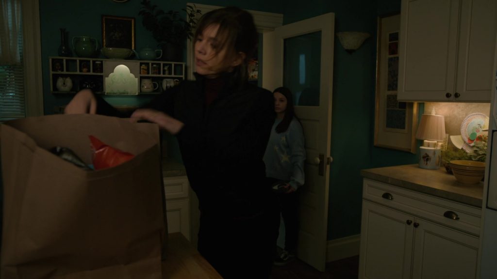 Vans Sneakers in Evil S04E10 “How to Survive a Storm” (2024) (Image 5)
