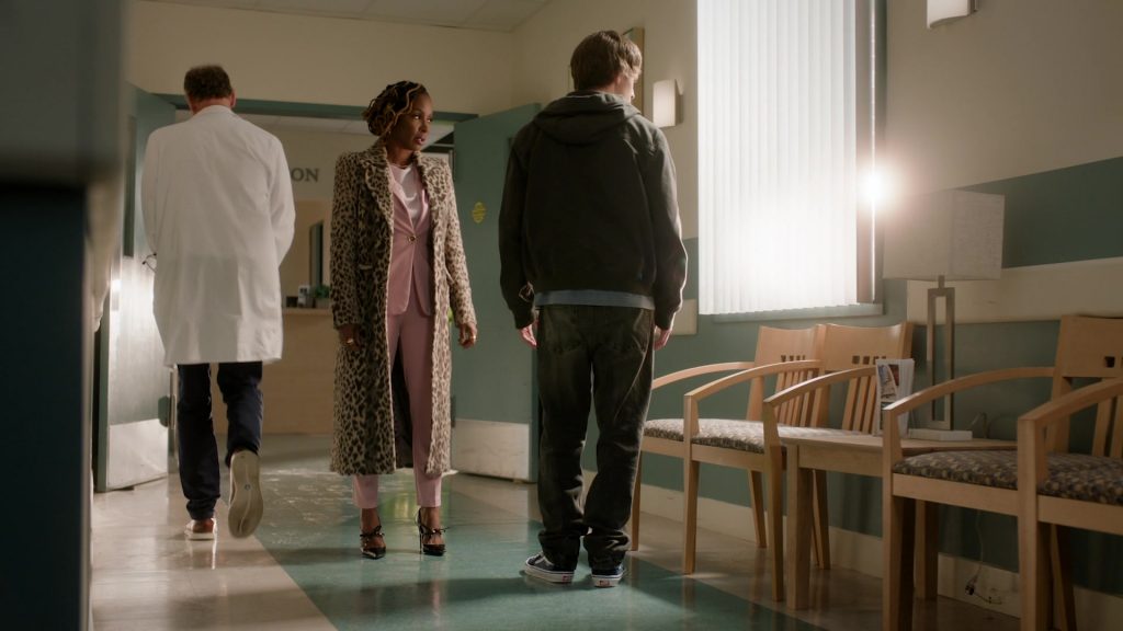 Vans Sneakers in Found S02E16 “Missing While Witnessed” (2025) (Image 3)