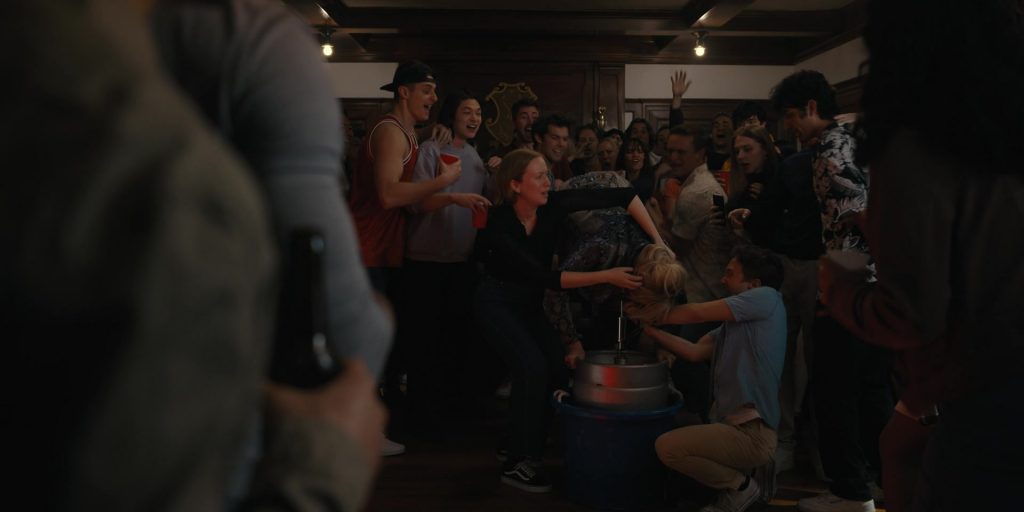 Vans Sneakers in Hacks S03E08 “Yes, And” (2024) (Image 1)